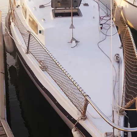 Nuit Insolite Botel *